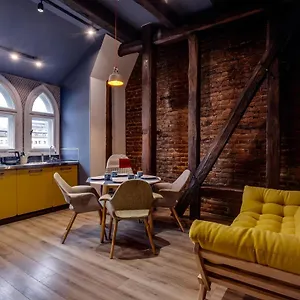  Апартаменты Leogrand On Kniazia Romana 6